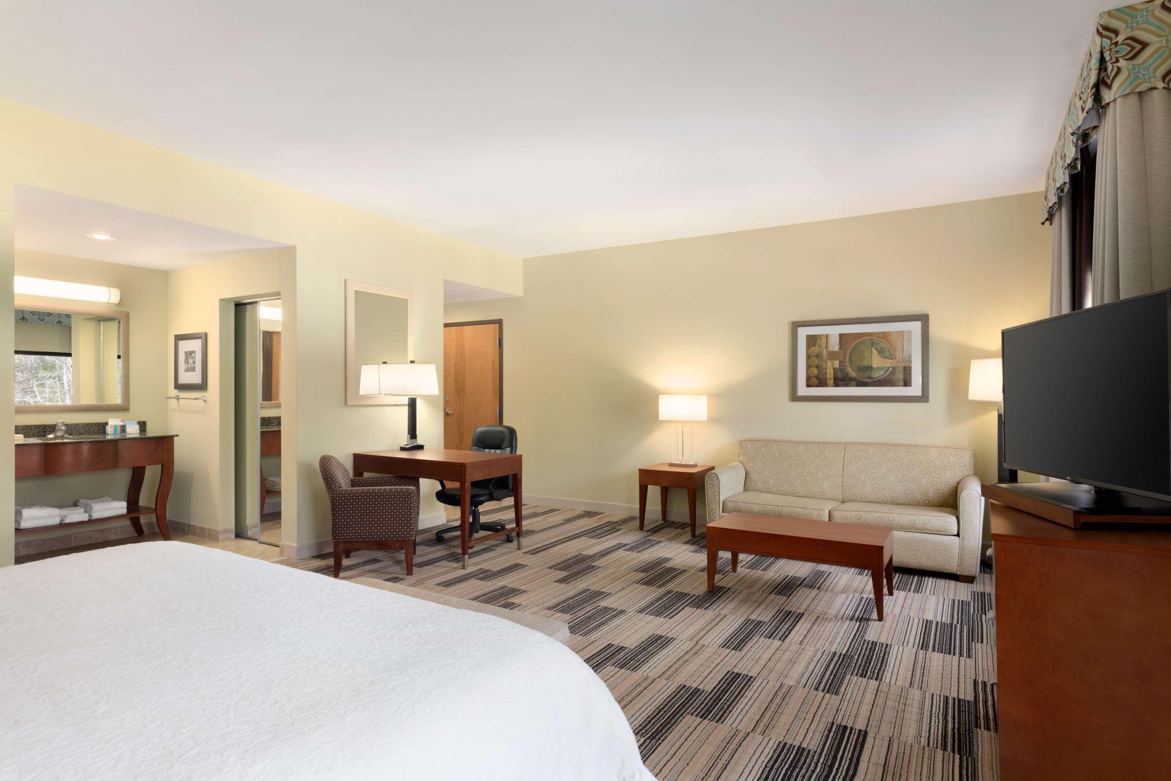 Hampton Inn & Suites Birmingham Airport Area Irondale Exterior photo