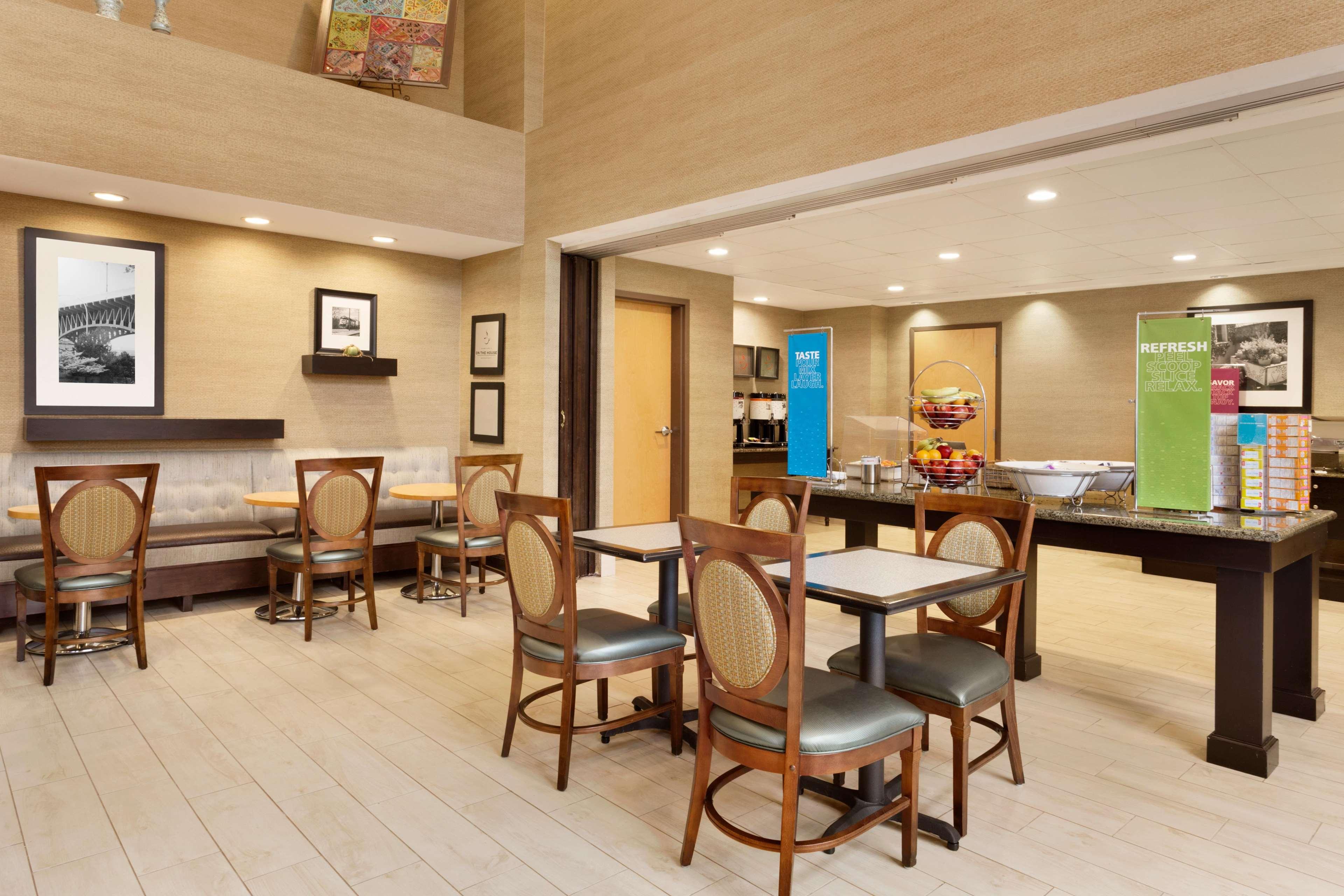 Hampton Inn & Suites Birmingham Airport Area Irondale Exterior photo