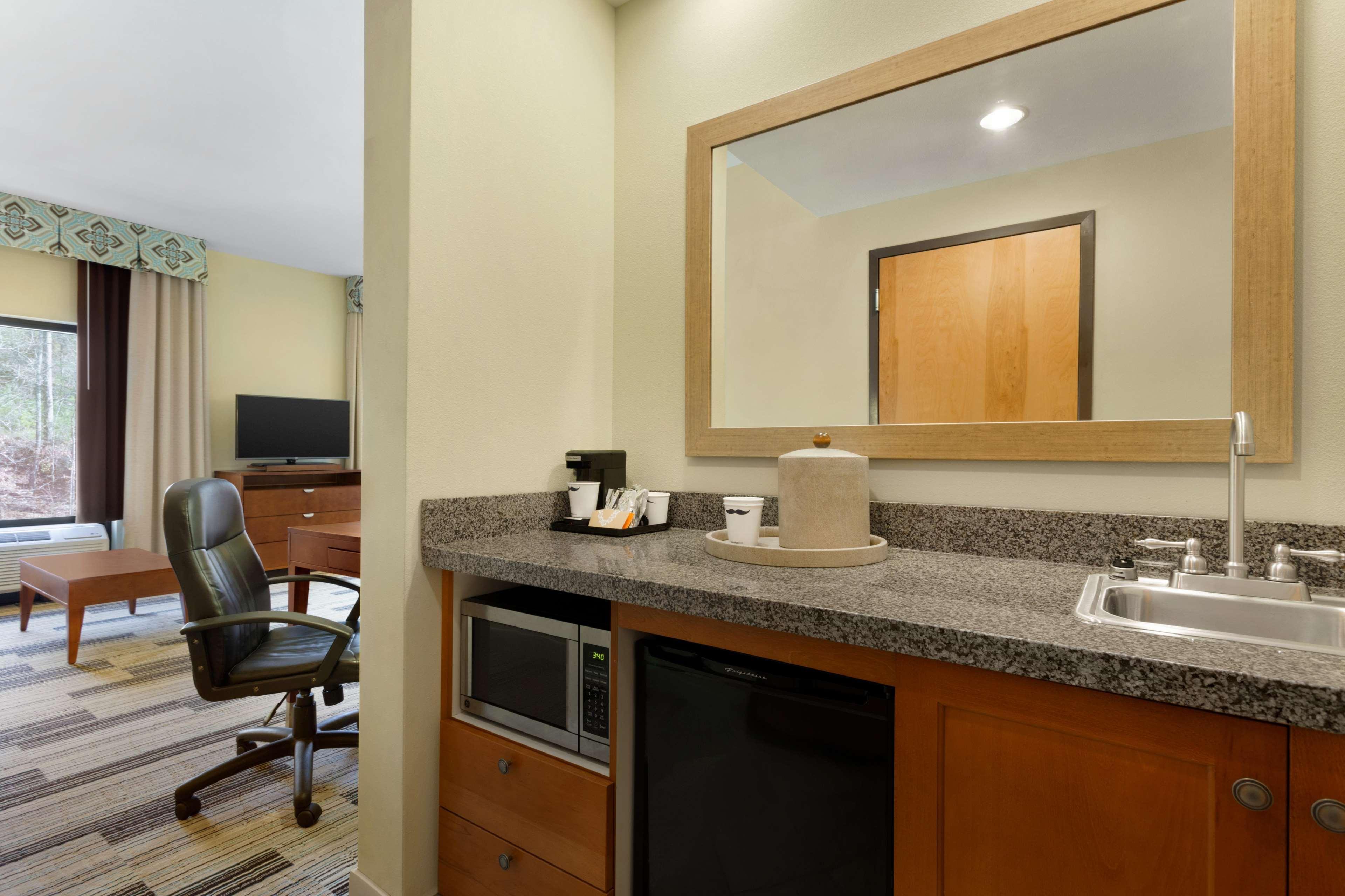 Hampton Inn & Suites Birmingham Airport Area Irondale Exterior photo