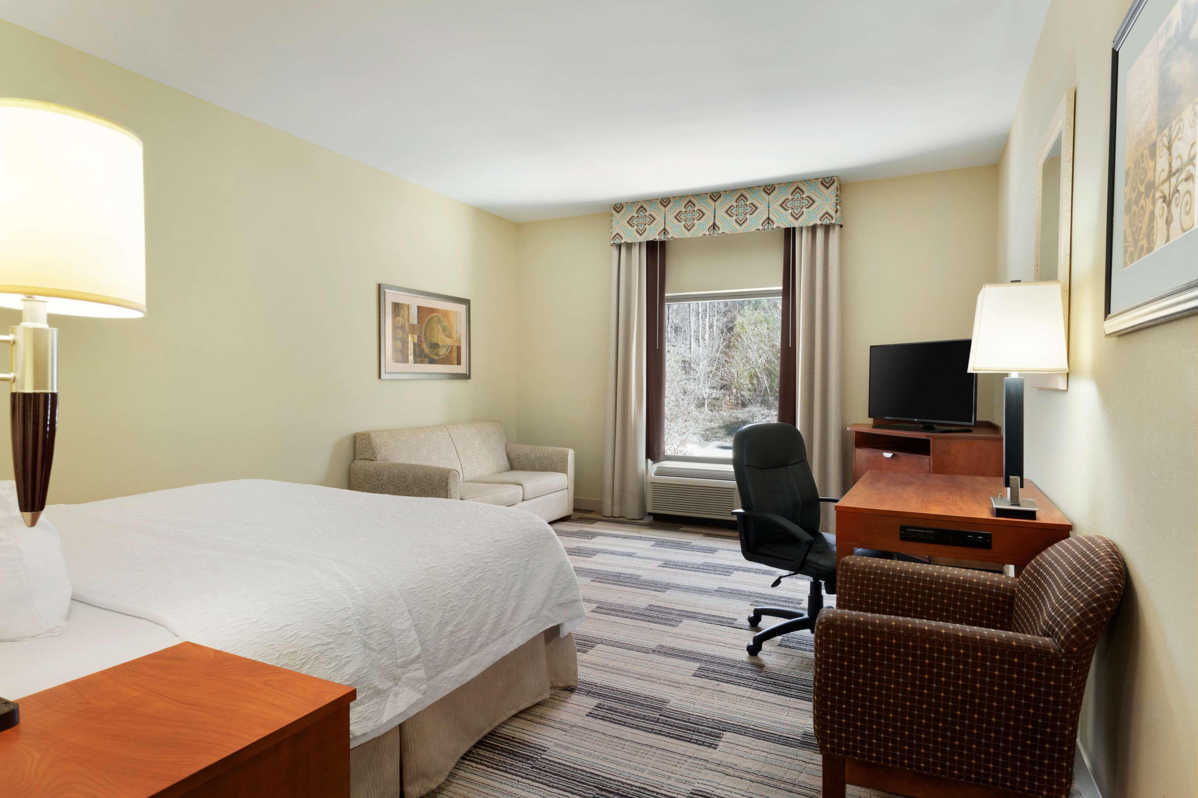 Hampton Inn & Suites Birmingham Airport Area Irondale Exterior photo