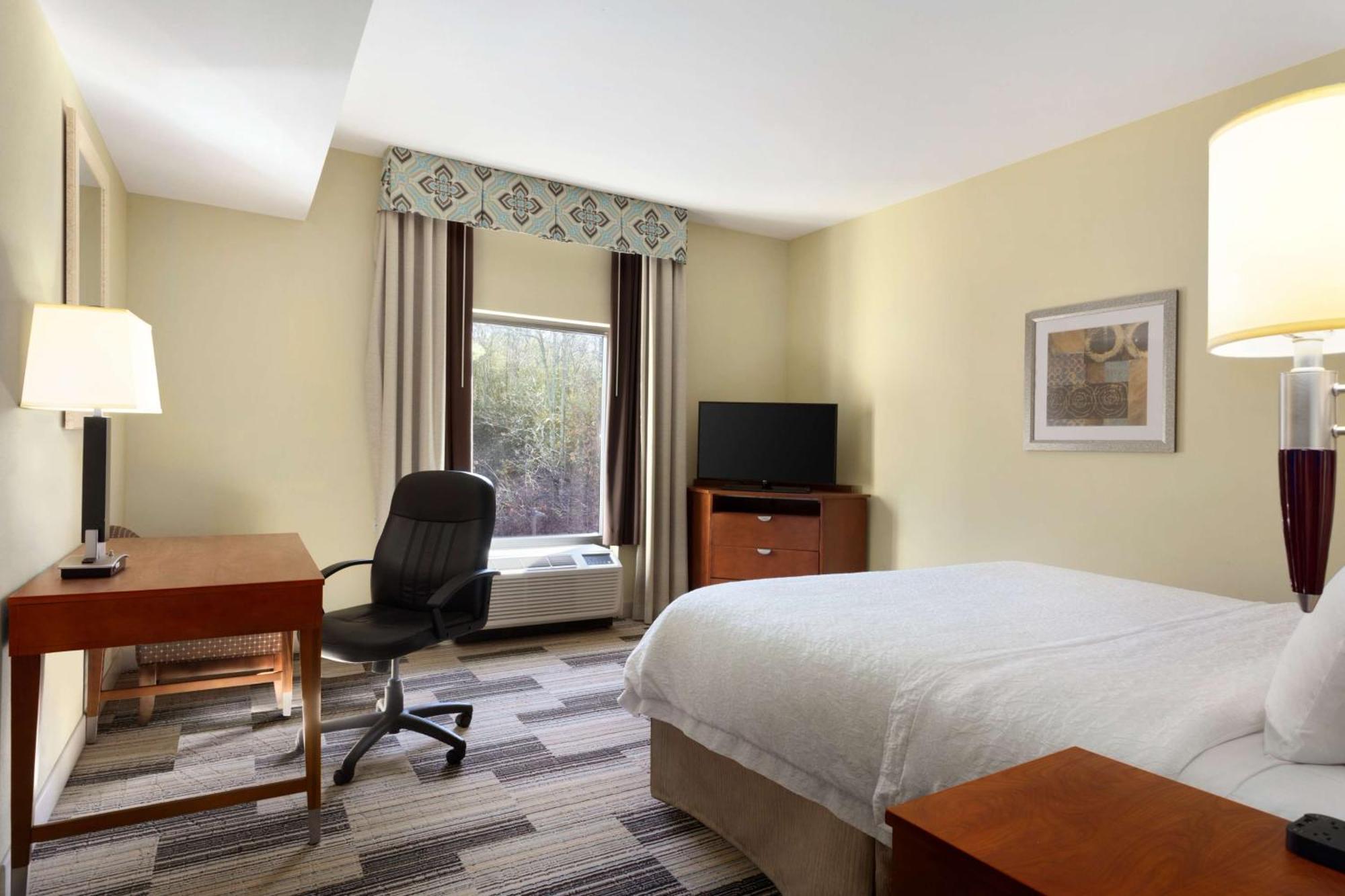 Hampton Inn & Suites Birmingham Airport Area Irondale Exterior photo