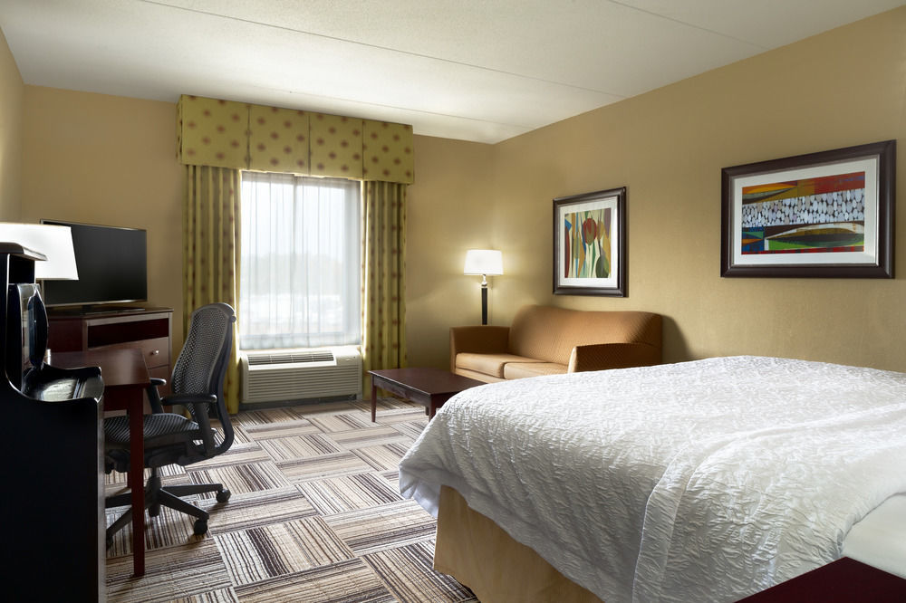 Hampton Inn & Suites Birmingham Airport Area Irondale Exterior photo