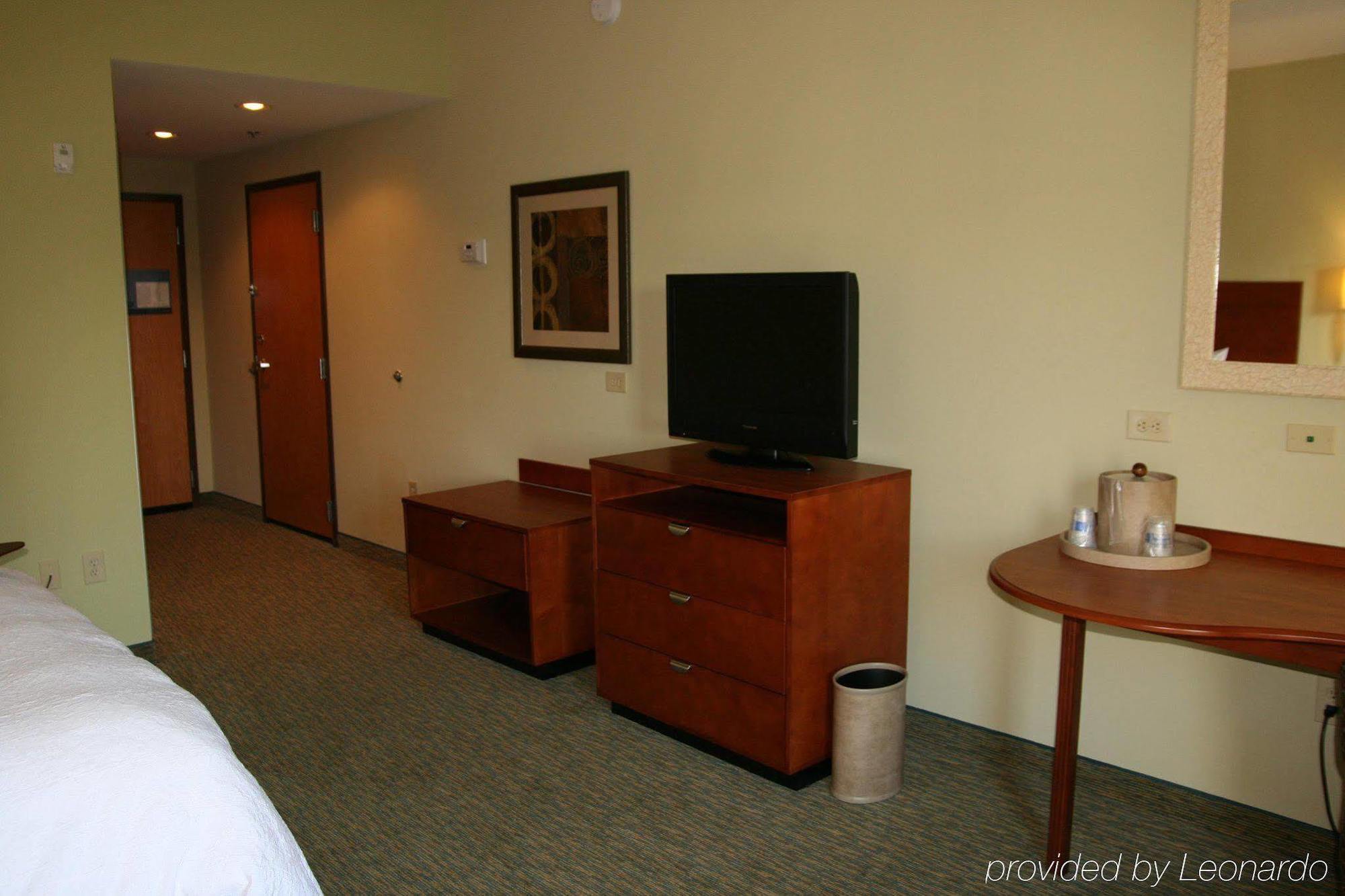 Hampton Inn & Suites Birmingham Airport Area Irondale Room photo
