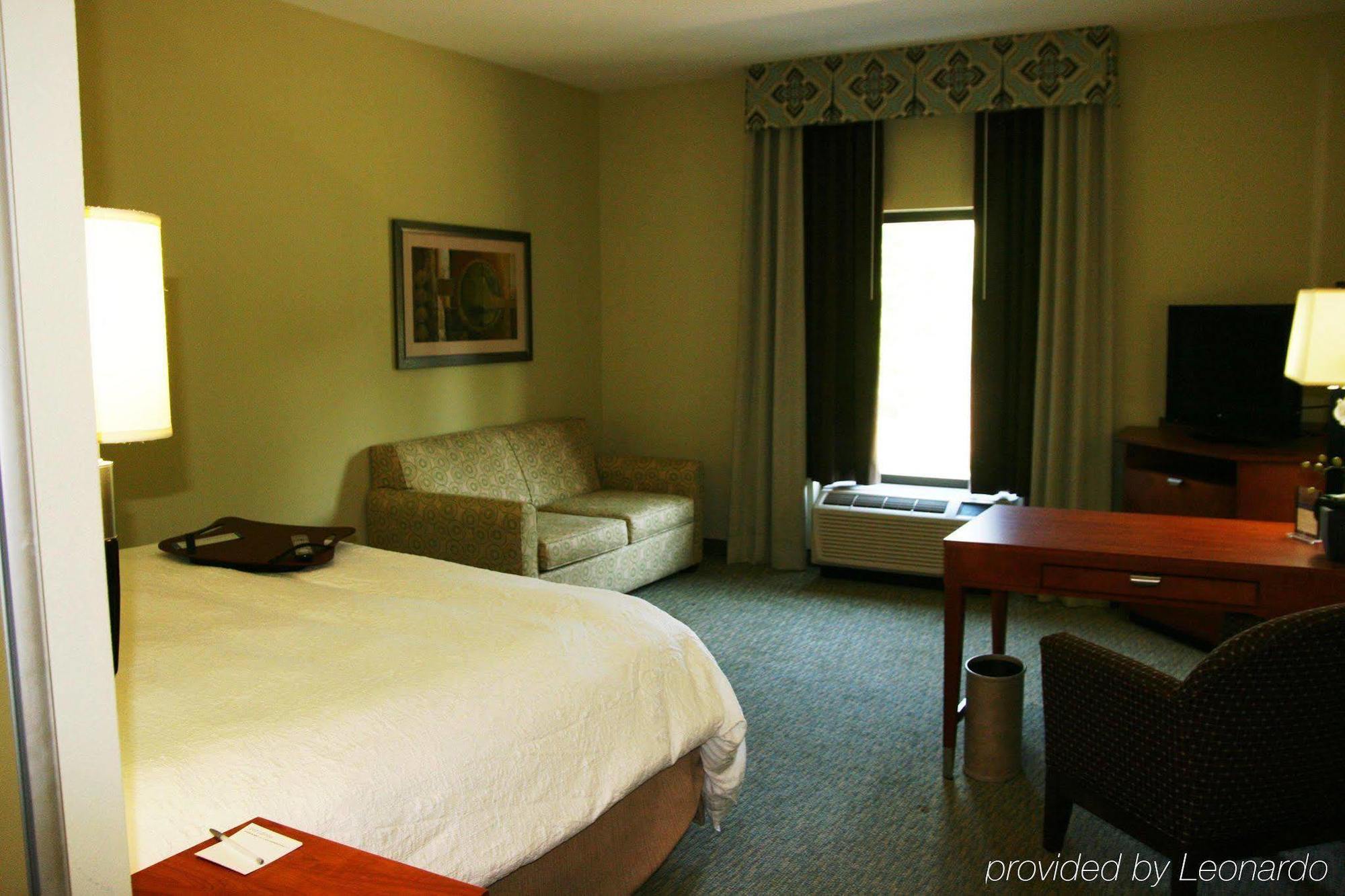 Hampton Inn & Suites Birmingham Airport Area Irondale Room photo