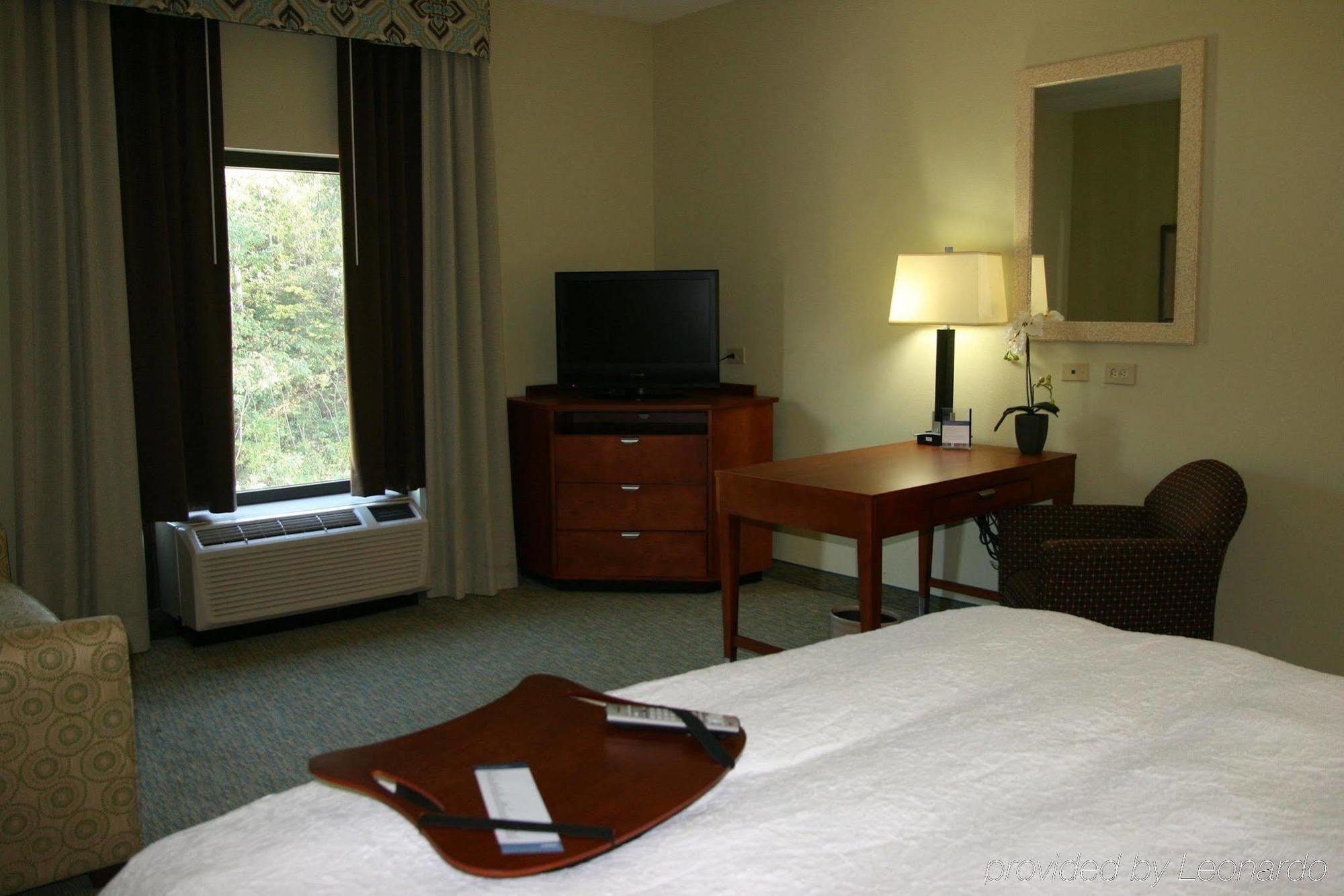 Hampton Inn & Suites Birmingham Airport Area Irondale Room photo