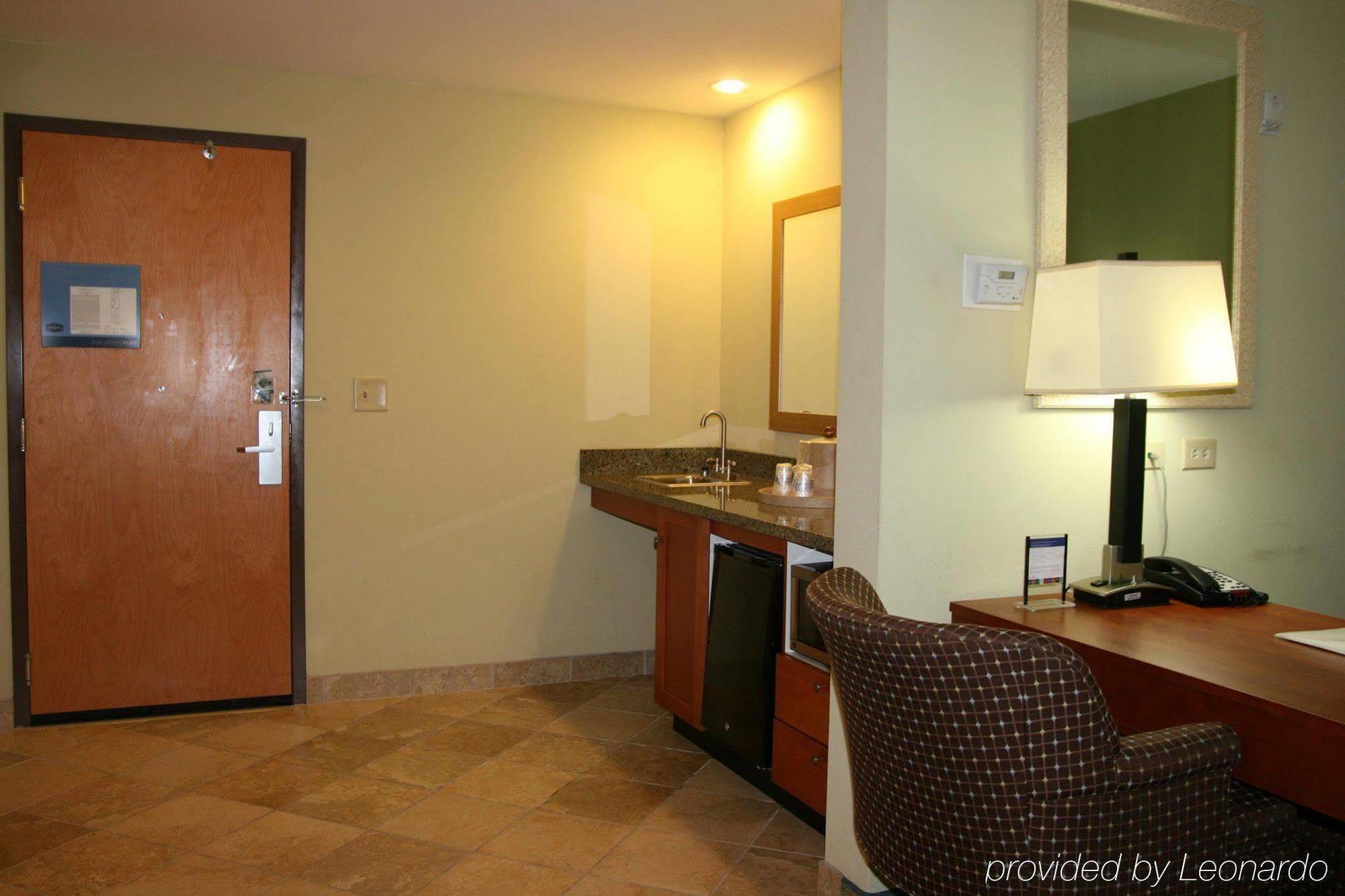 Hampton Inn & Suites Birmingham Airport Area Irondale Room photo